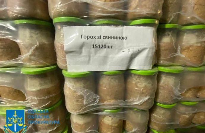 Комерсантка продала мерії Чорноморська неїстівні консерви