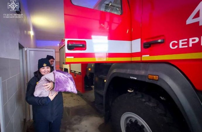 Пологи під час стихії: на Одещині провели рятувальну операцію для мами та новонародженої дитини