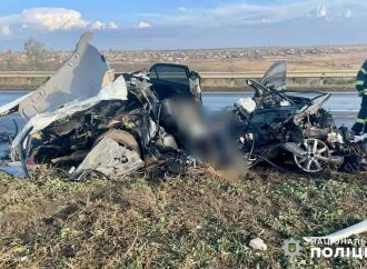 Жуткое ДТП под Одессой: Toyota стала грудой металла после встречи с грузовиком – есть жертвы (фото)