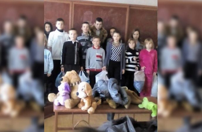 Людмила Гусейнова и дети, которых она опекала