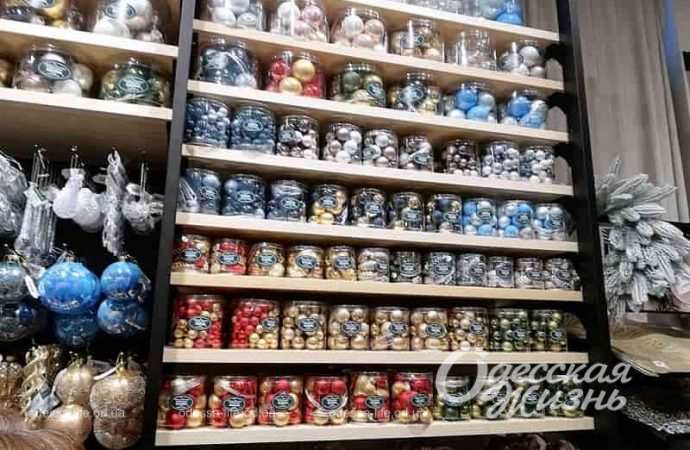 Новогоднее настроение в одесских магазинах-5