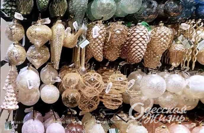 Новогоднее настроение в одесских магазинах-6