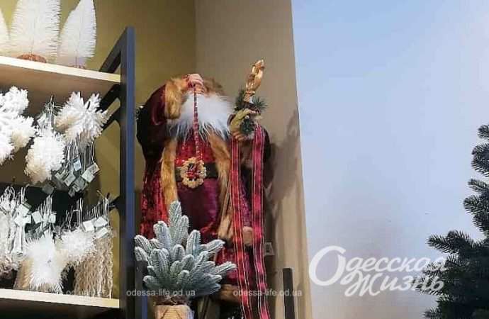 Новогоднее настроение в одесских магазинах-10