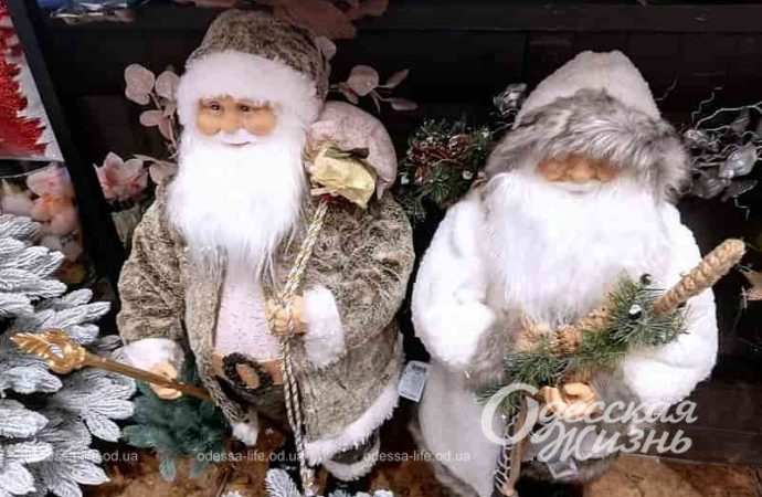 Новогоднее настроение в одесских магазинах-12