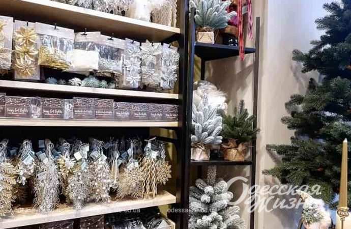 Новогоднее настроение в одесских магазинах-14