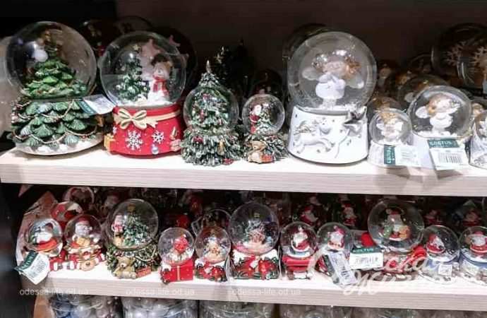 Новогоднее настроение в одесских магазинах-15