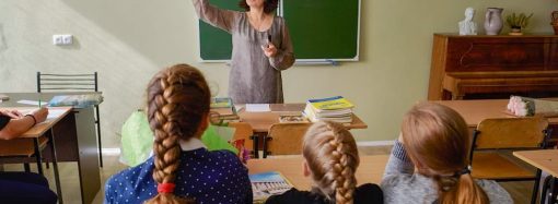 В Украине поднимут зарплату учителям: когда и на сколько