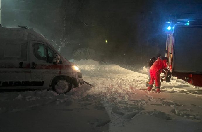 рятувальники на дорогах