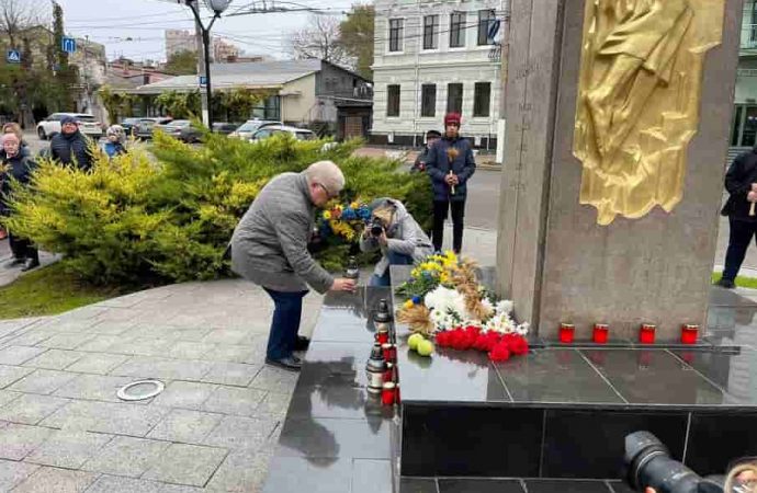 День пам’яті жертв Голодомору: в Одесі відбулася урочиста церемонія (фото)