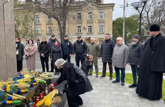 В Одессе почтили память жертв Голодомора-3