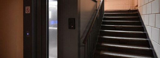 Пішки сходами: хто мінятиме сотні давно зношених ліфтів в одеських будинках