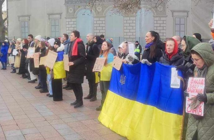 Участники акции на Думской хотят митинговать у здания ОВА (фото)