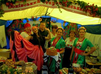 Готовят гомбовцы и прогоняют кутью: рождественские традиции в селе Боковое