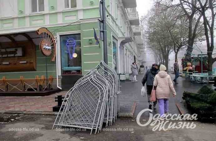 Монтаж главной елки в Одессе