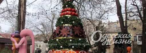 Начало декабря по-одесски: елки, новогодние украшения, слезы (фоторепортаж)