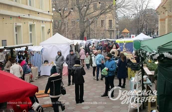 Рождественская ярмарка в одесской Кирхе, посетители