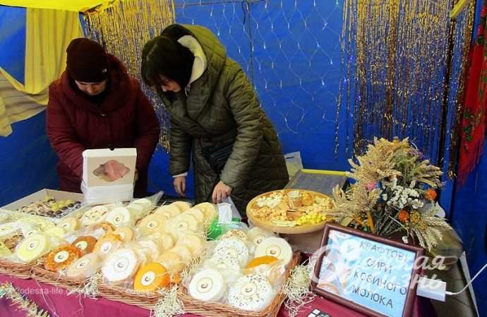 Рождественская ярмарка в одесской Кирхе, угощение