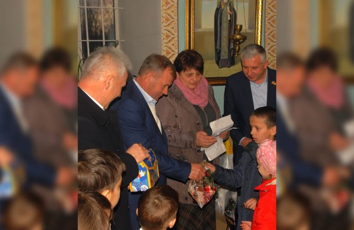 Как Николай дарил «николайчики» детишкам из села Ясенево