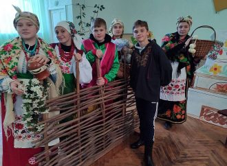 От «Незламного літа» до «Язикатої Хвеськи»: в селе на Одещине действует театральный кружок с юными актерами