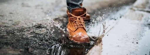 Как высушить промокшую обувь, если нет света: 3 надежных способа