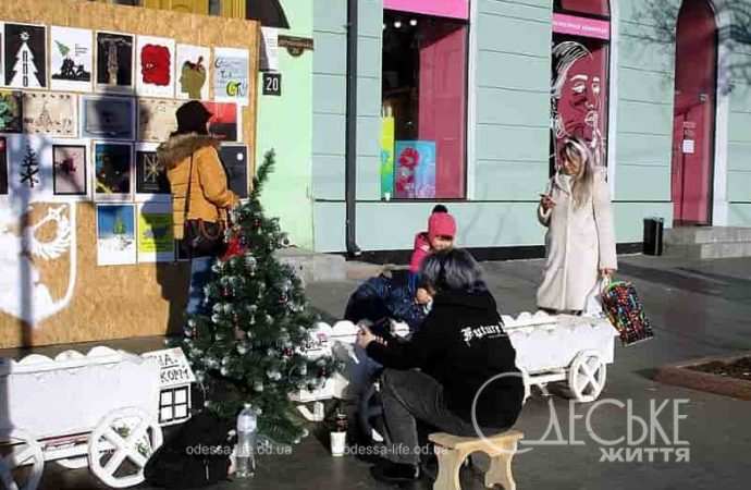 Одесса предновогодняя, прохожие на Дерибасовской