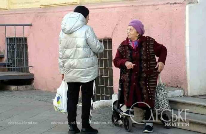 Одесса предновогодняя, прохожие