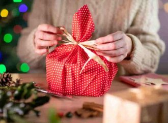 Як красиво та оригінально запакувати новорічний подарунок (відео)