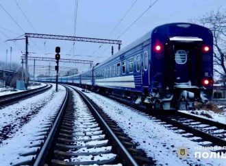 В Одессе поезд сбил насмерть мужчину, сидевшего на рельсах