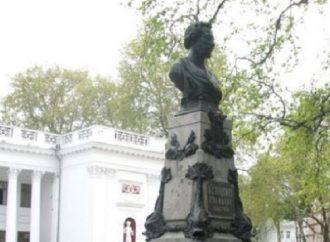Пам’ятник Пушкіну на Думській в Одесі: прибрати не можна залишити?