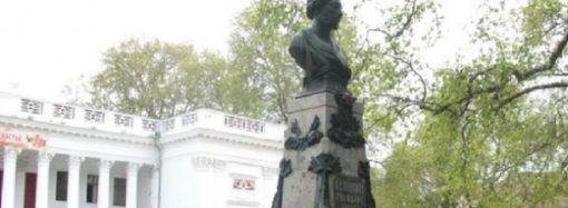 Памятник Пушкину на Думской в Одессе: убрать нельзя оставить?
