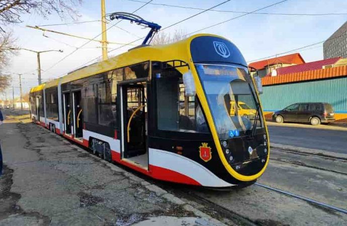 Новейший трамвай-великан уже на улицах Одессы