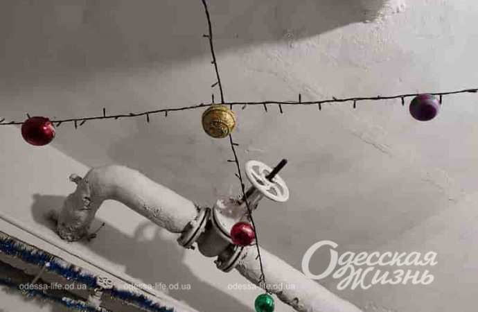 одесситы украсили убежище к Новому году