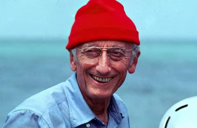 У якому порту Жак-Ів Кусто залишив свою червону шапочку і журнал з автографом