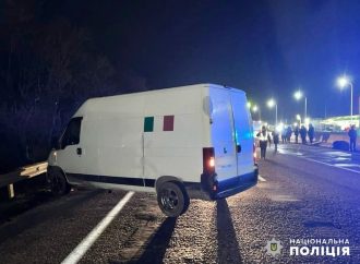 На виїзді з Одеси мікроавтобус на смерть збив пішохода