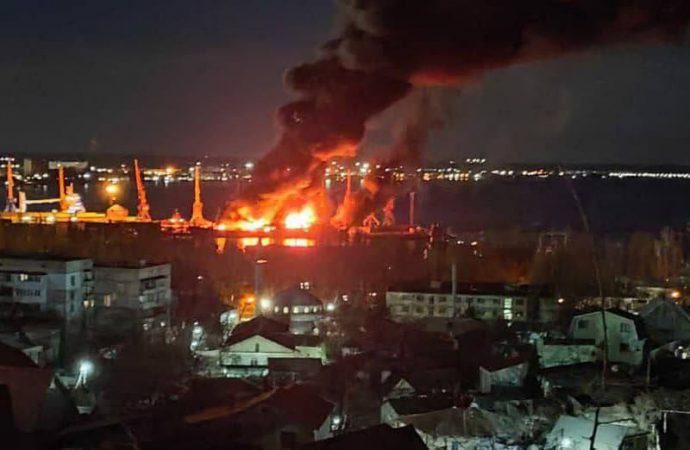 В Криму знищено ще один “рускій воєнний корабль”: подробиці (відео)