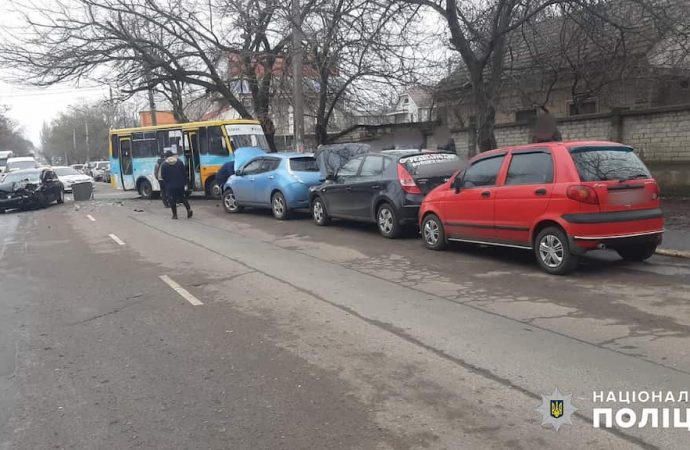 На Слободке в ДТП попала маршрутка и пять легковушек (фото)