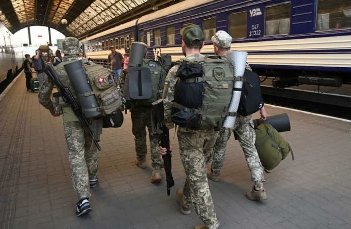 «Укрзализныця» сделала важное заявление о билетах для военных