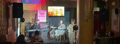 «Пісня поміж нас»: херсонський театр запрошує одеситів на сеанс музичної терапії