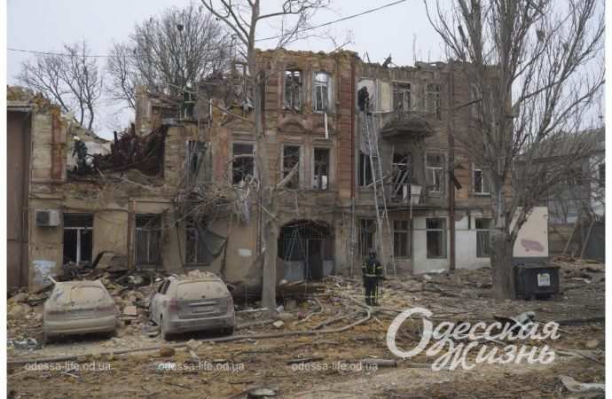 Число жертв ракетного удару по Одесі зростає: у лікарні помер чоловік похилого віку