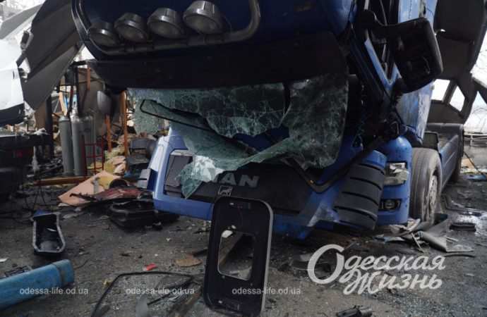 Прилет. Ангар