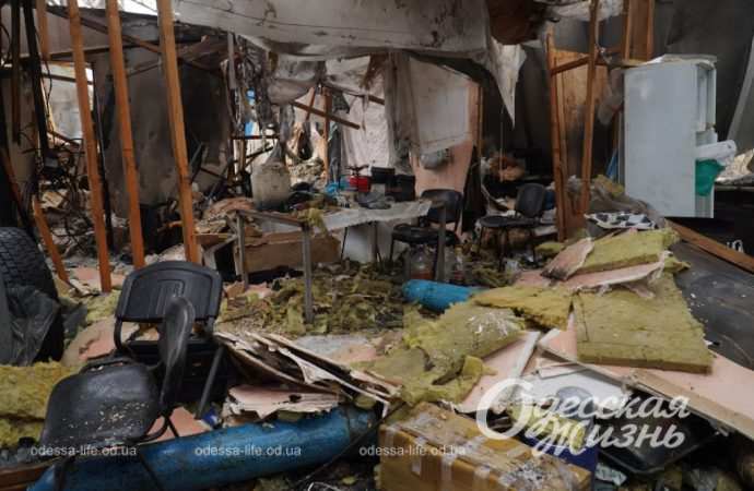 Прилет. Ангар