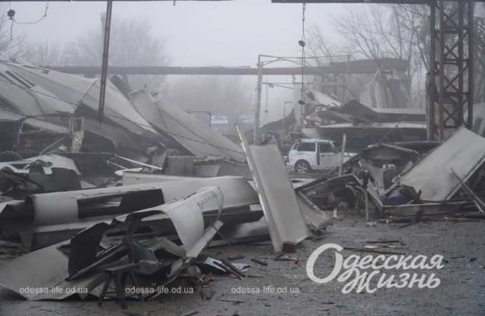 Прилет. Ангар