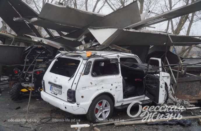 Прилет. Ангар