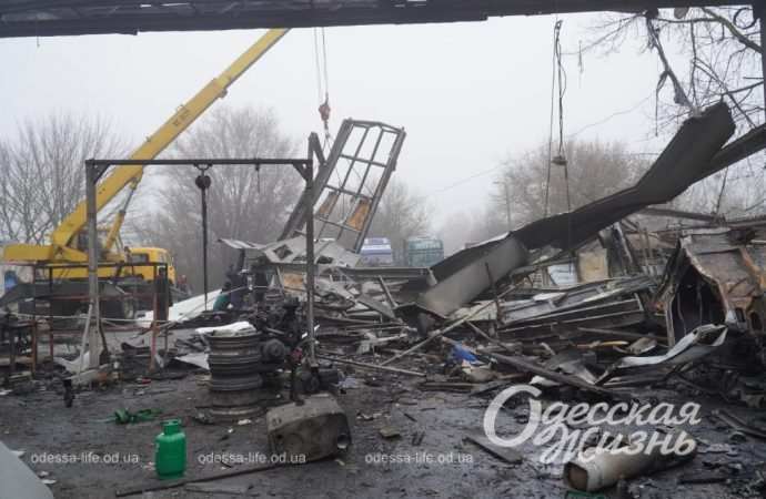 Прилет. Ангар