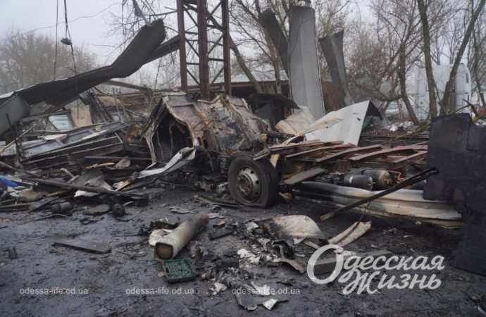 Прилет. Ангар