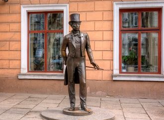 Убрать орден Ленина, памятник Пушкину и его тень: в Одессе продолжается декоммунизация