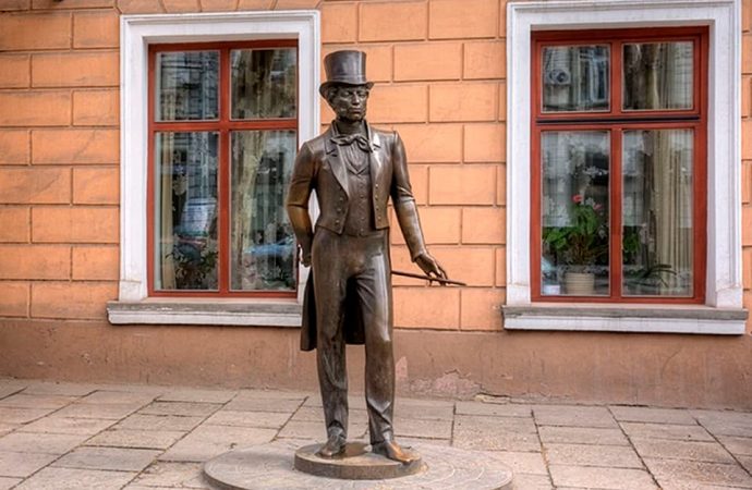 Прибрати орден Леніна, пам’ятник Пушкіну та його тінь: в Одесі триває декомунізація
