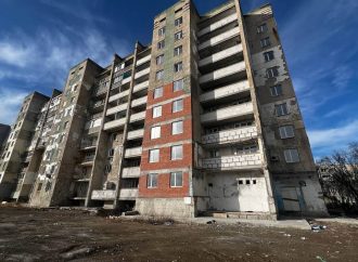 Людям восстановят жилье: в Сергеевке на днях начнут ремонт в разрушенной ракетой многоэтажке
