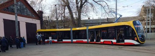 В Одессе официально презентовали первый трамвай-великан (фото)