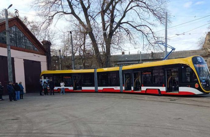 В Одессе официально презентовали первый трамвай-великан (фото)